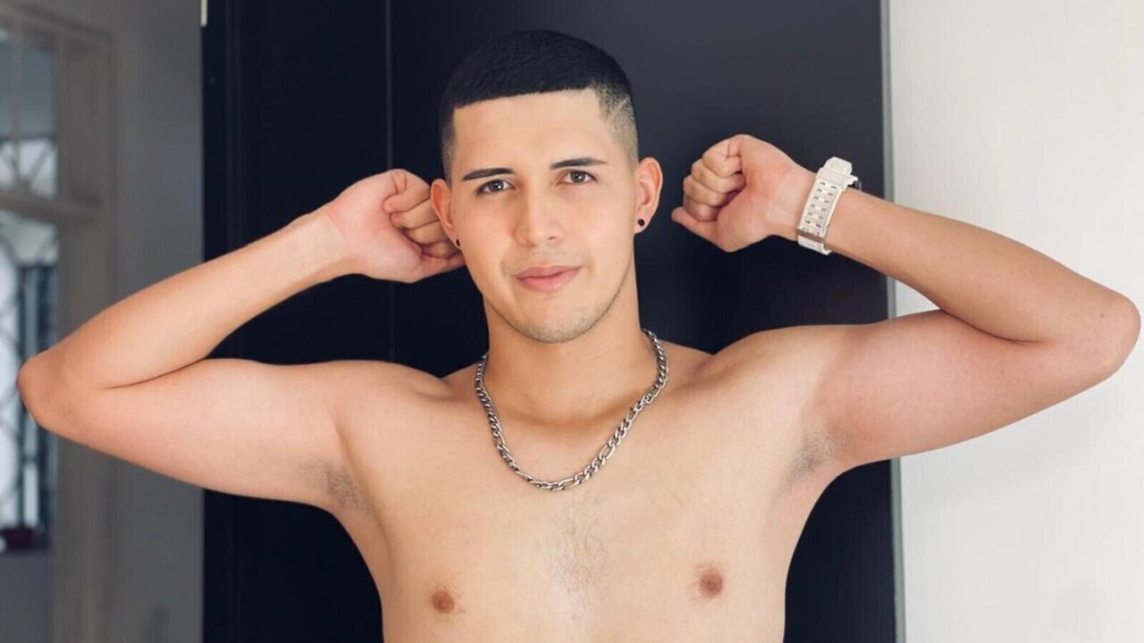 View JulianCruz Naked Private